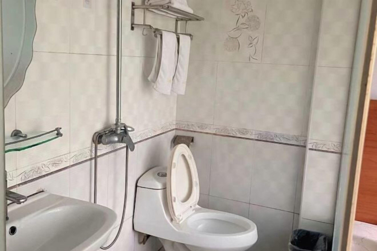 Bathroom 3, Jiangyang Business Hotel (Shanghai Jiamusi Road), Shanghai