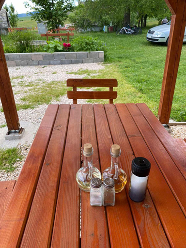 Food & Drinks 4, Family farm Jezera