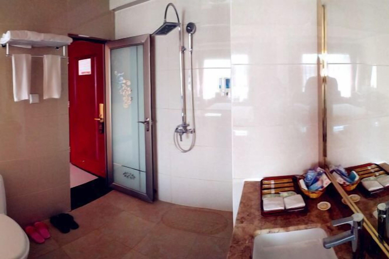 Bathroom 4, Pangye Hotel, Chuxiong Yi