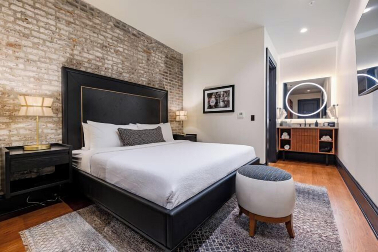 Room 1, 4BR Group Trip 2 Blocks from Bourbon St The Mayfair, Orleans