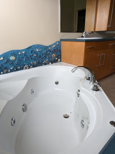 Bathroom, Argo's Landing, Alberni-Clayoquot