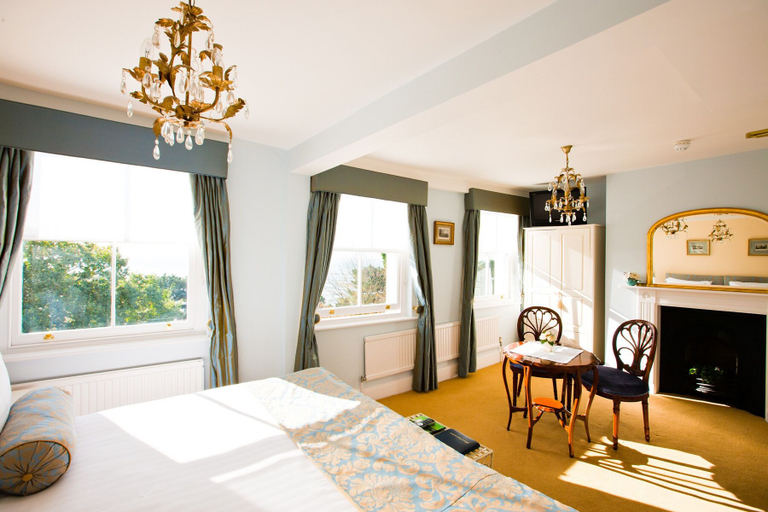 Room 4, Pier View Self Catering Apartments, Southend-on-Sea