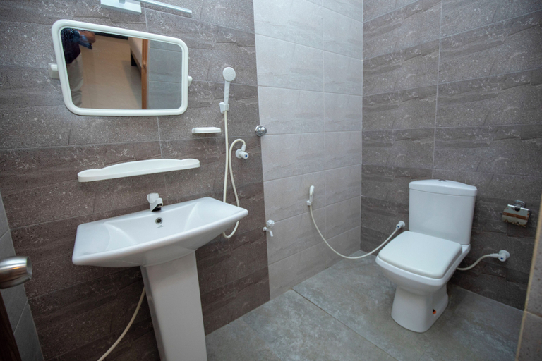 Bathroom 3, River Shade Inn, Thissamaharama