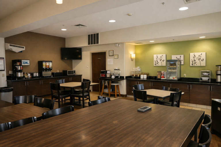 Food & Drinks 5, Express Inn & Suites, Dauphin