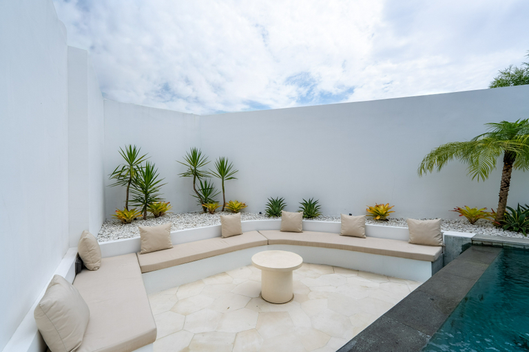 Swimming Pool 2, Villa Kalia - 4BR Privat Villa in Berawa, Badung