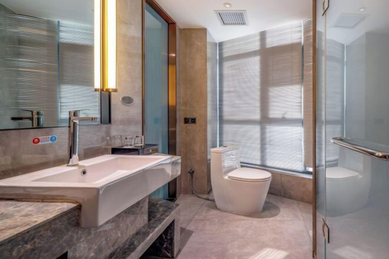 Bathroom 3, Danjiangkou Guanlan International Hotel（Hanjiang Avenue storefront）, Shiyan