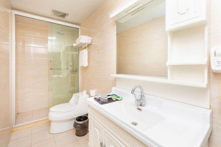 Bathroom 3, Haopai Hotel, Shanghai