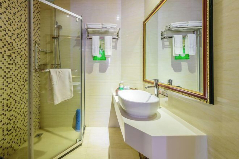 Bathroom 3, NingerHolidaylnnClearWaterBay, Pu'er