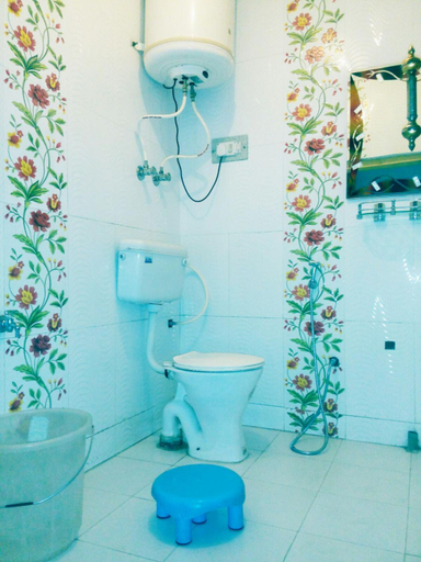 Bathroom 2, Hotel First Kashmir, Srinagar