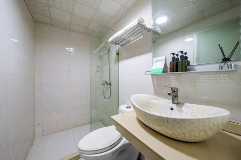 Bathroom 4, Yizhu Express Hotel, Shanghai