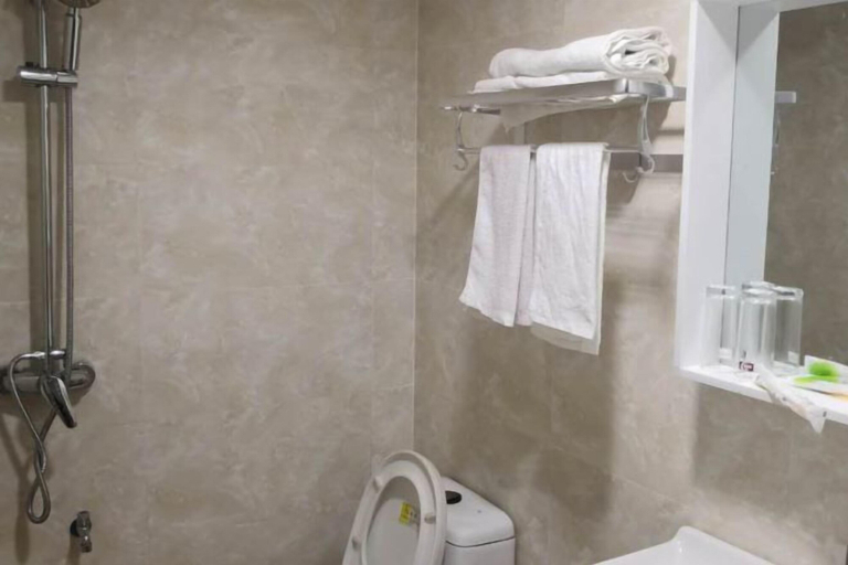Bathroom 3, Jinhua Lianyi Hotel, Jinhua