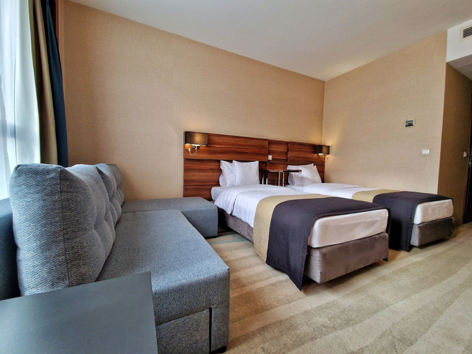 Bedroom 2, Warsaw Plaza Hotel, Warsaw