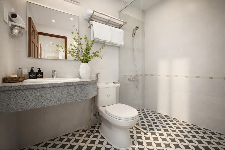 Bathroom 4, Vilion Boutique Hotel - Near Ben Thanh Market, District 1
