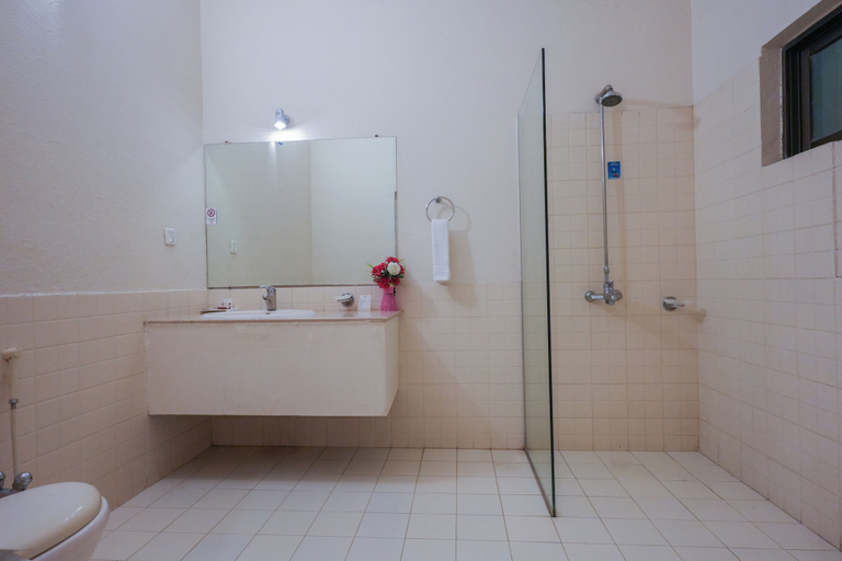 Bathroom 4, Hotel One Bahawalpur, Bahawalpur