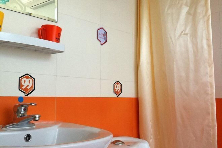 Bathroom 3, Haoting hotel (Shanghai Xincun Road Subway Station), Shanghai