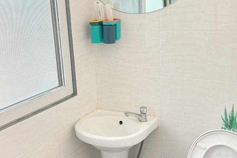 Bathroom 3, Yingyuge Inn, Shenzhen