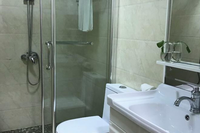 Bathroom 5, Yandangshan Longqiu Hostel, Wenzhou