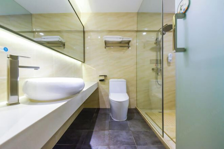Bathroom 4, 7 Days Premium. Chongqing Qijiang District Government Store, Chongqing