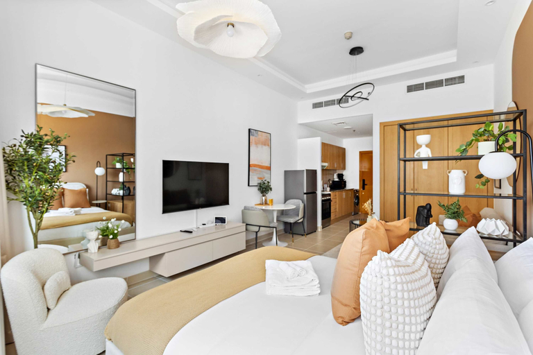 Room 3, Silkhaus Stylish Studio ASB Tower Pool Gym, Dubai