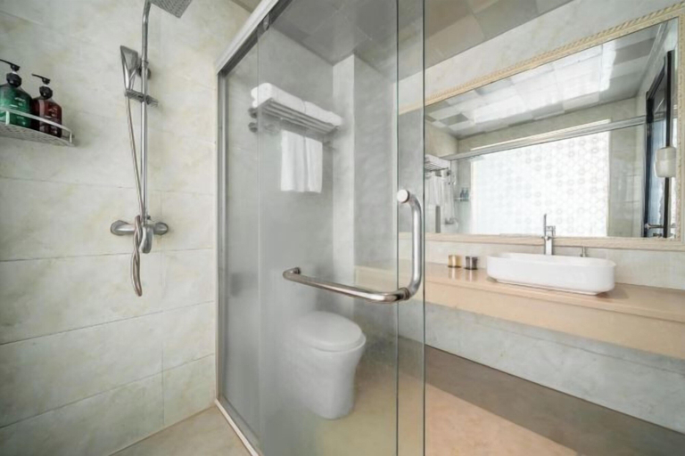 Bathroom 4, Longhao Hotel, Wenzhou
