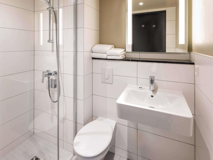 Bathroom 4, ibis budget Bayreuth, Bayreuth