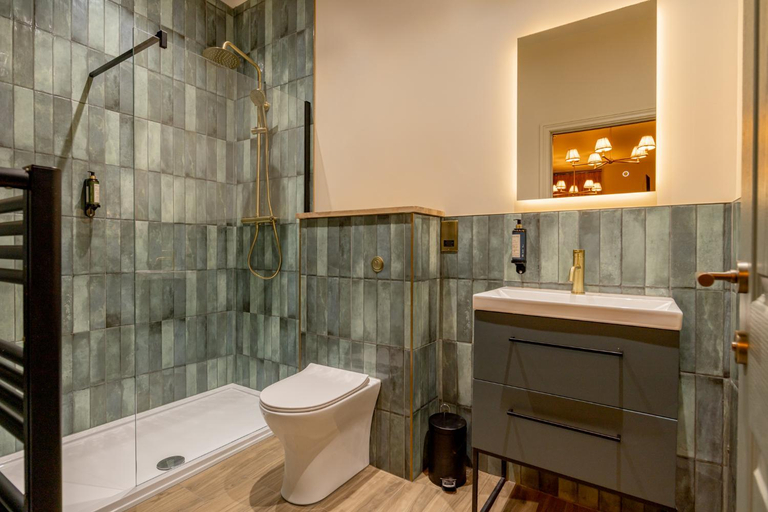 Bathroom 4, Brewhouse & Kitchen - Bournemouth - Southbourne, Bournemouth