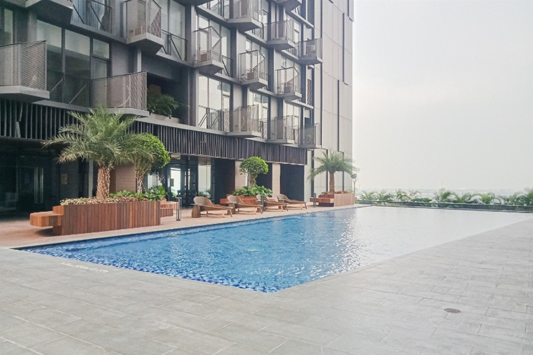 Swimming Pool 3, Splendid 1BR at Carstensz Residence By Travelio, Tangerang Selatan