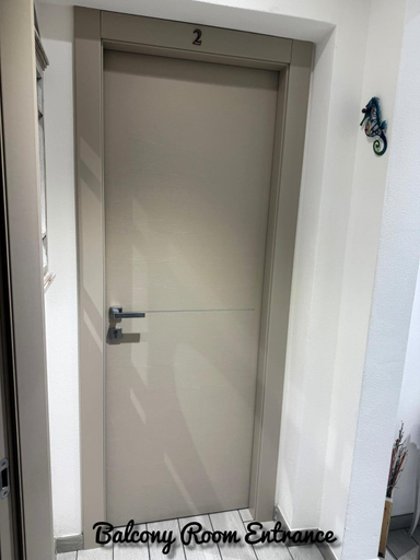 Bathroom 3, La Muraria, La Spezia