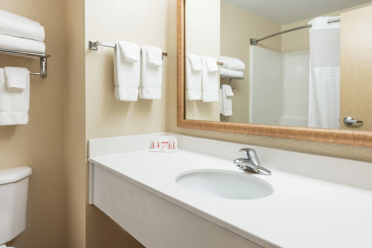 Bathroom 4, Baymont by Wyndham Fulton, Callaway