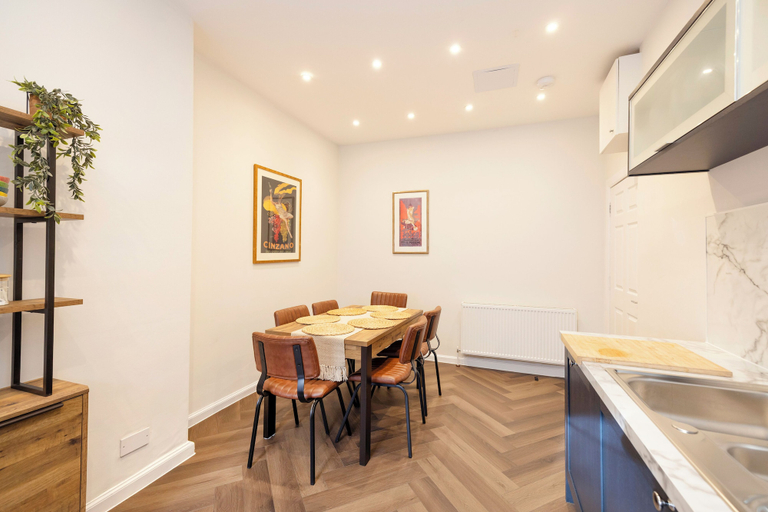 Others 4, JOIVY Cosy 3bed Family Flat near Leith, Edinburgh