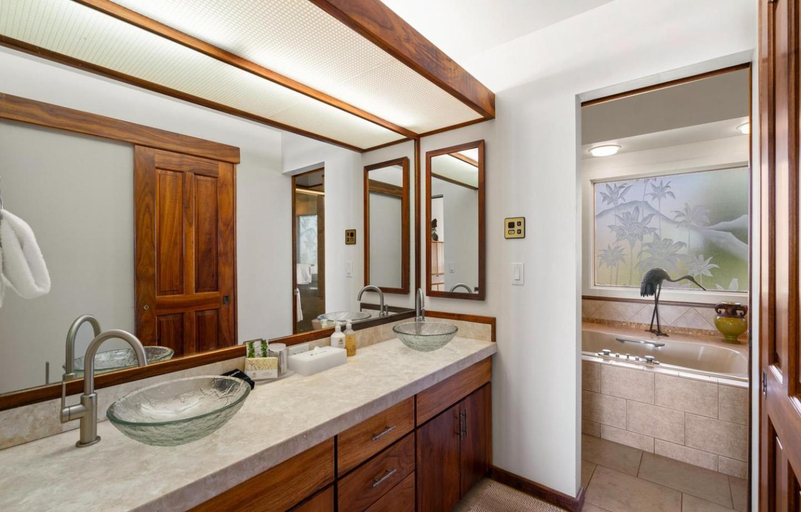 Bathroom, Puunoa Beach Estate, Maui