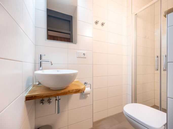 Bathroom, Romantic Apartment in Hambachtal Holiday Park, Birkenfeld