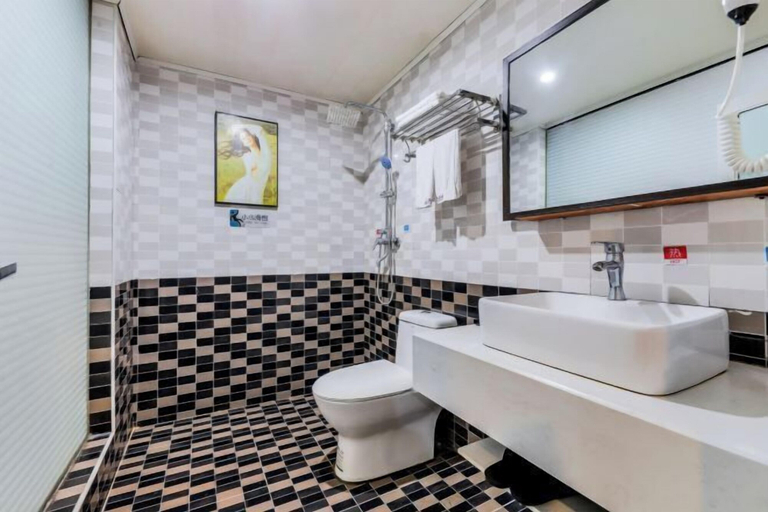 Bathroom, Yijia Hotel (Ji'an No.2 Middle School Pedestrian Street), Ji'an