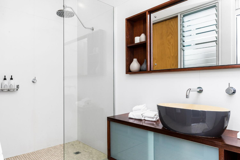Bathroom 3, Belongil Sails, Byron