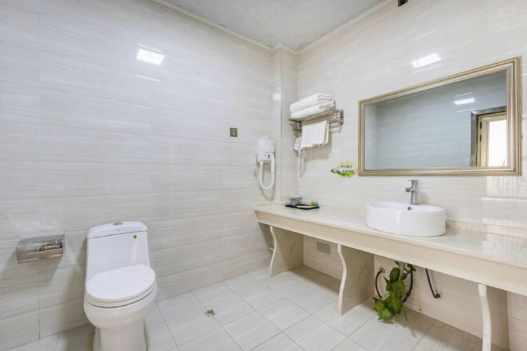 Bathroom 4, Wuhu Holiday Hotel, Zhangye