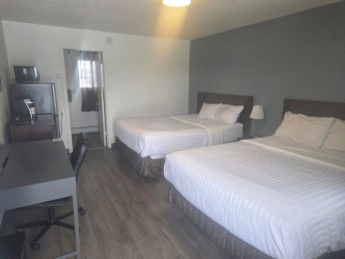 Bedroom 3, Howard Johnson by Wyndham Grande Prairie, Division No. 19