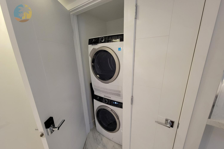 Bathroom 4, Alexander, Miami-Dade