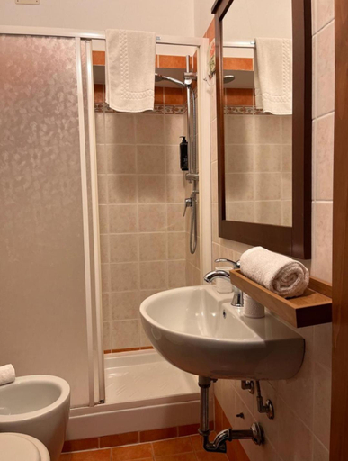 Bathroom, Podere Montecorno, Grosseto