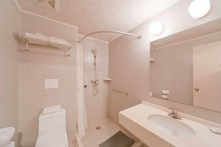 Bathroom 4, Jinjiang Hotel (Beijing Shunyi Li Xiang Auto Base), Beijing