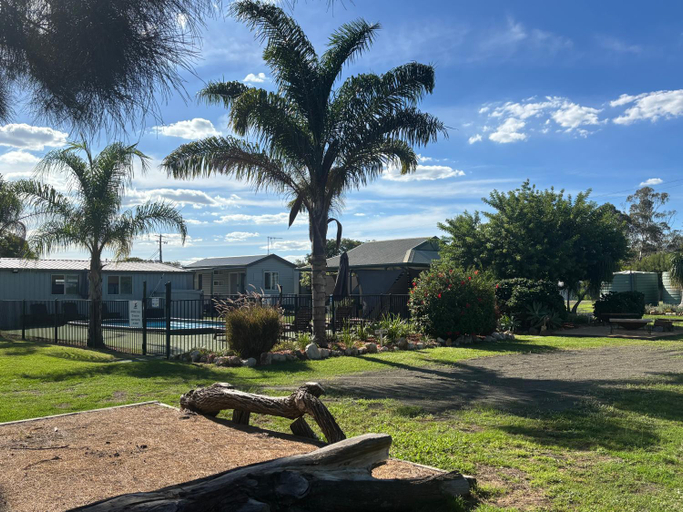Others 4, Pioneer Caravan Park, Dalby