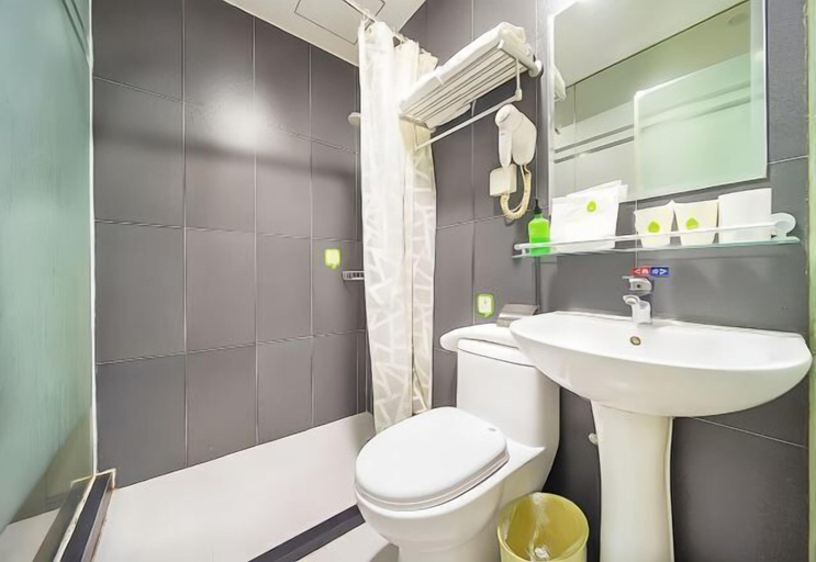 Bathroom 4, Youhai Hotel (Shanghai University Qinghe Road), Shanghai
