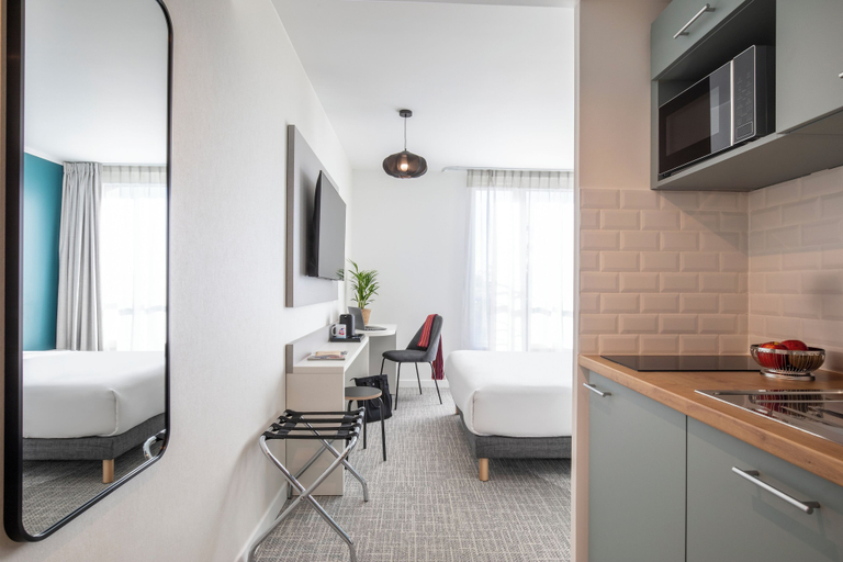 Private kitchen 3, Aparthotel Adagio Access Paris Nanterre, Hauts-de-Seine