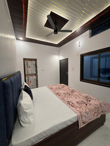 Room 4, Suryavanshi Guest House, Faizabad