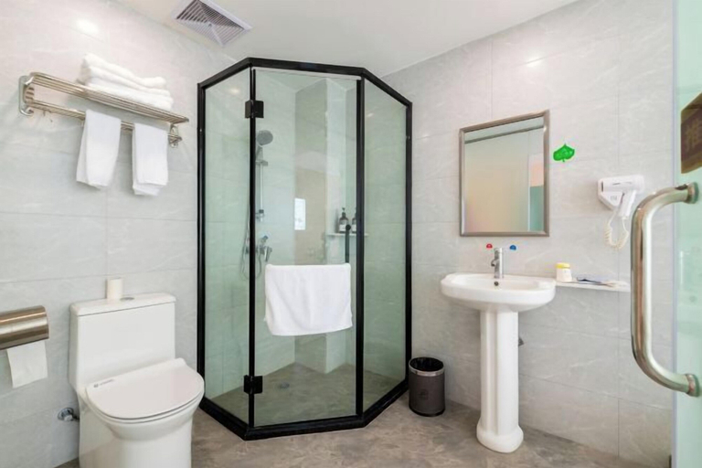 Bathroom 3, Heyi Express Hotel (Zhuhai Weichuangli Industrial Park), Zhuhai