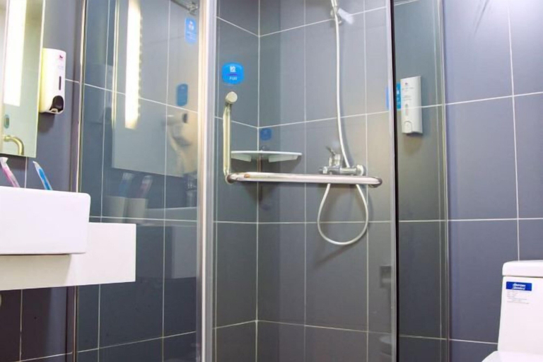 Bathroom 4, HanTing Hotel (Rui'an Wansong Road), Wenzhou