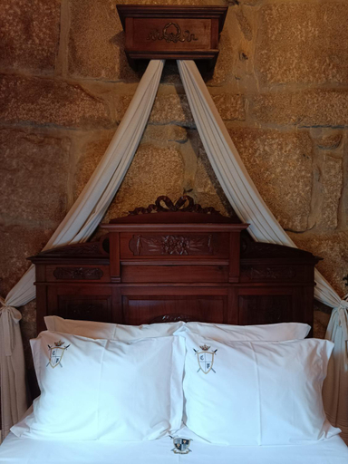 Bedroom 2, Castelo de Portugraal, Paredes
