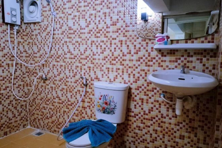 Bathroom 4, Nornnan Hotel, Muang Nan