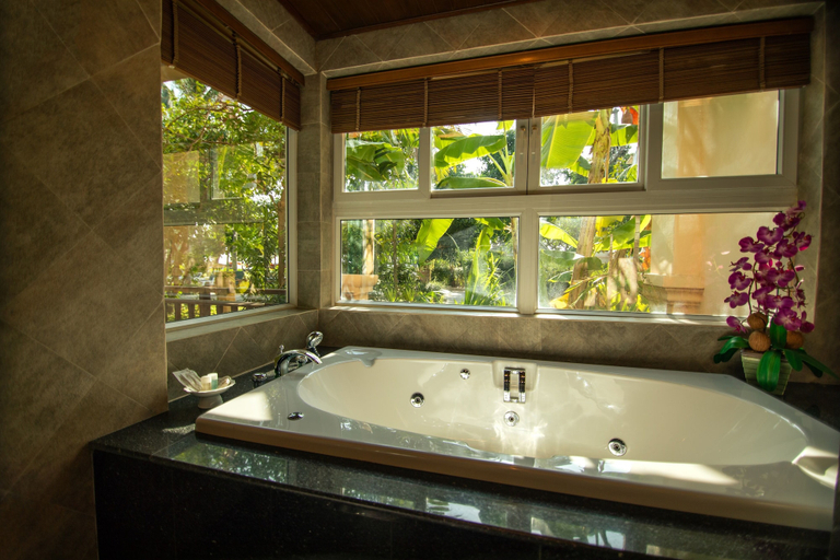 Bathroom 5, Avalon Beach Resort Pattaya, Pattaya