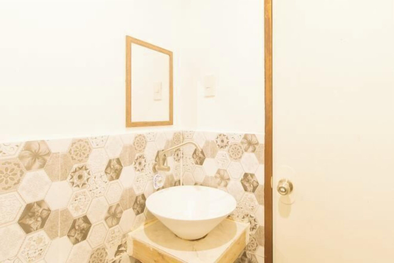 Bathroom 5, RedDoorz @ Mina's Place 2 Banez Ville Tacloban, Tacloban City