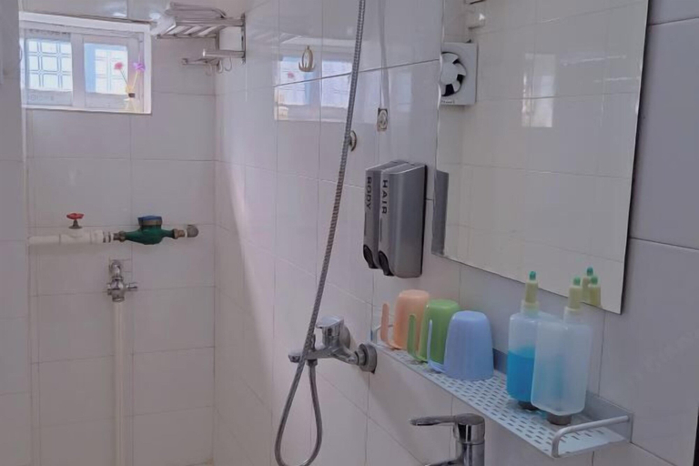 Bathroom 5, Manyao Inn, Guilin